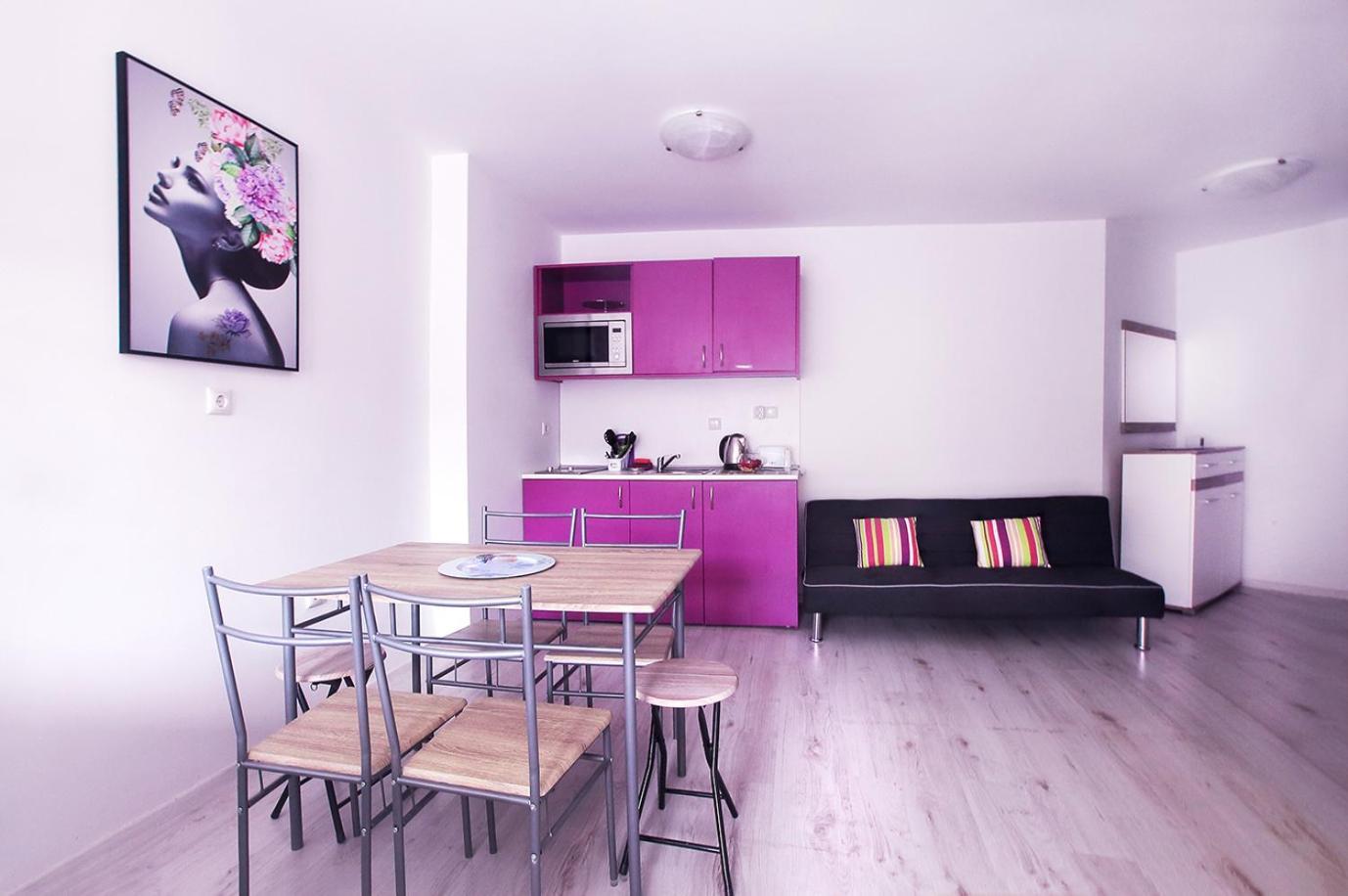 Private Apartment With Parking And Pool บัลชิค ภายนอก รูปภาพ
